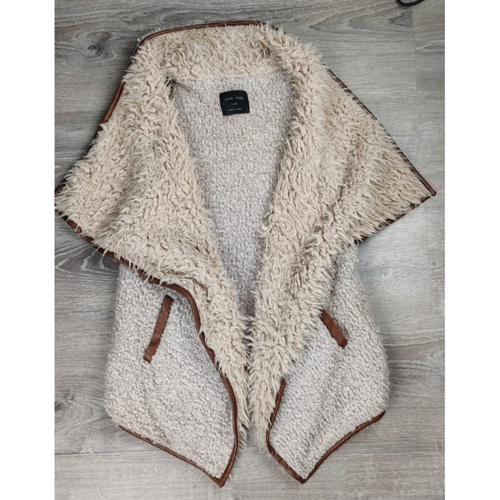 Love Tree Faux Fur Sherpa Vest Large Open Pockets Wool Blend Beige